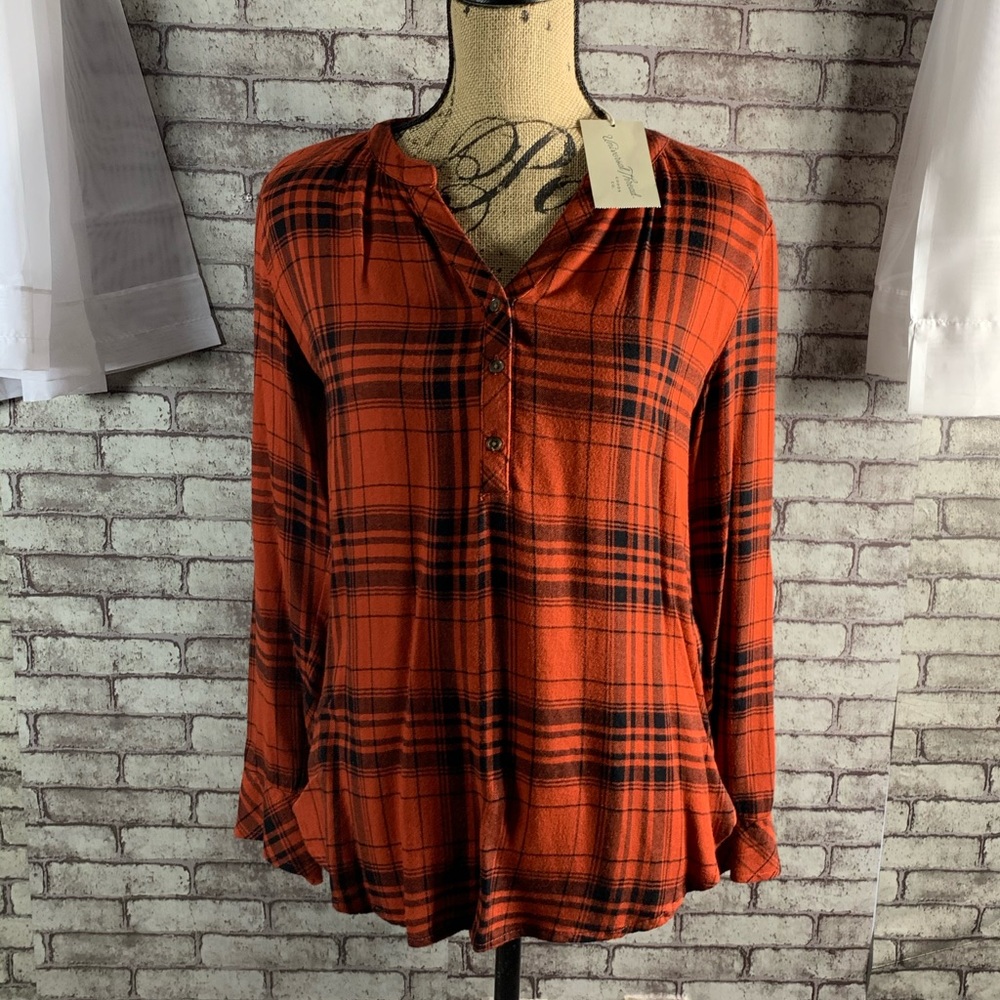 Universal Thread NEW plaid top